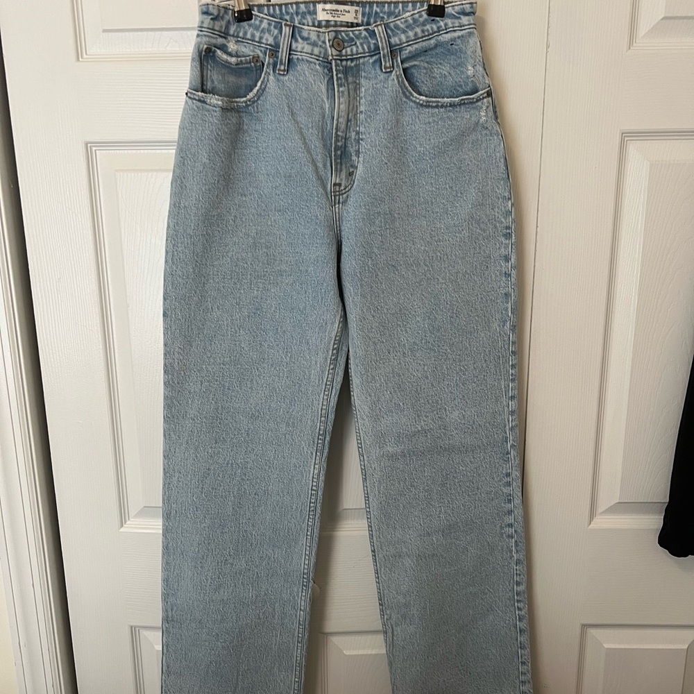 Curve Love High Rise ‘90s Relaxed Jean | Abercrombie & Fitch | Size: 29/8L